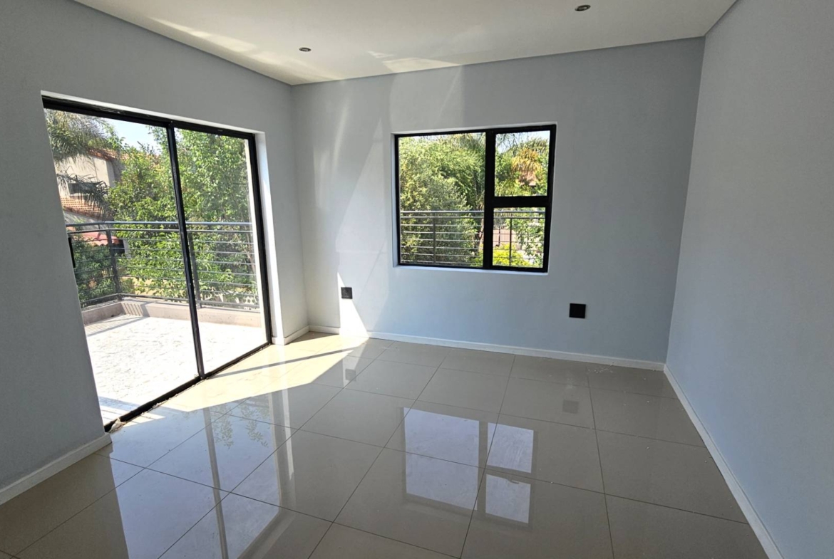 Executive 5 Bedroom House in Melodie Hartbeespoort