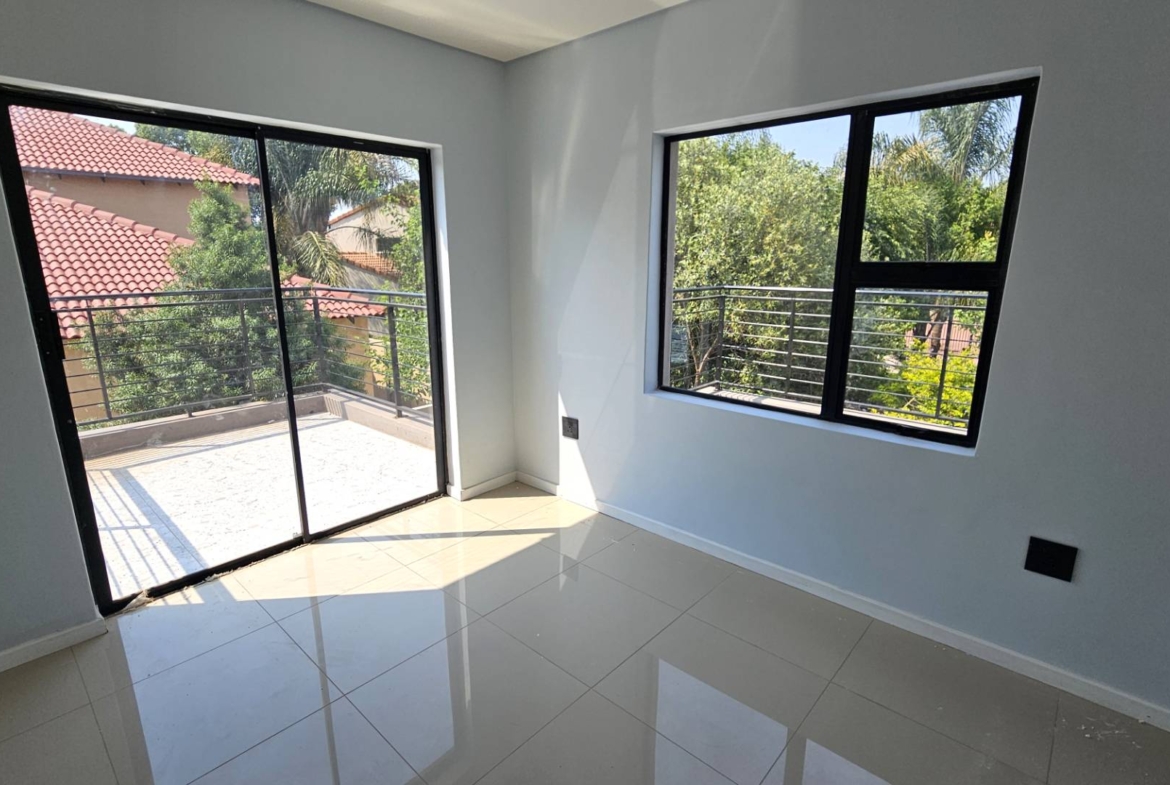 Executive 5 Bedroom House in Melodie Hartbeespoort