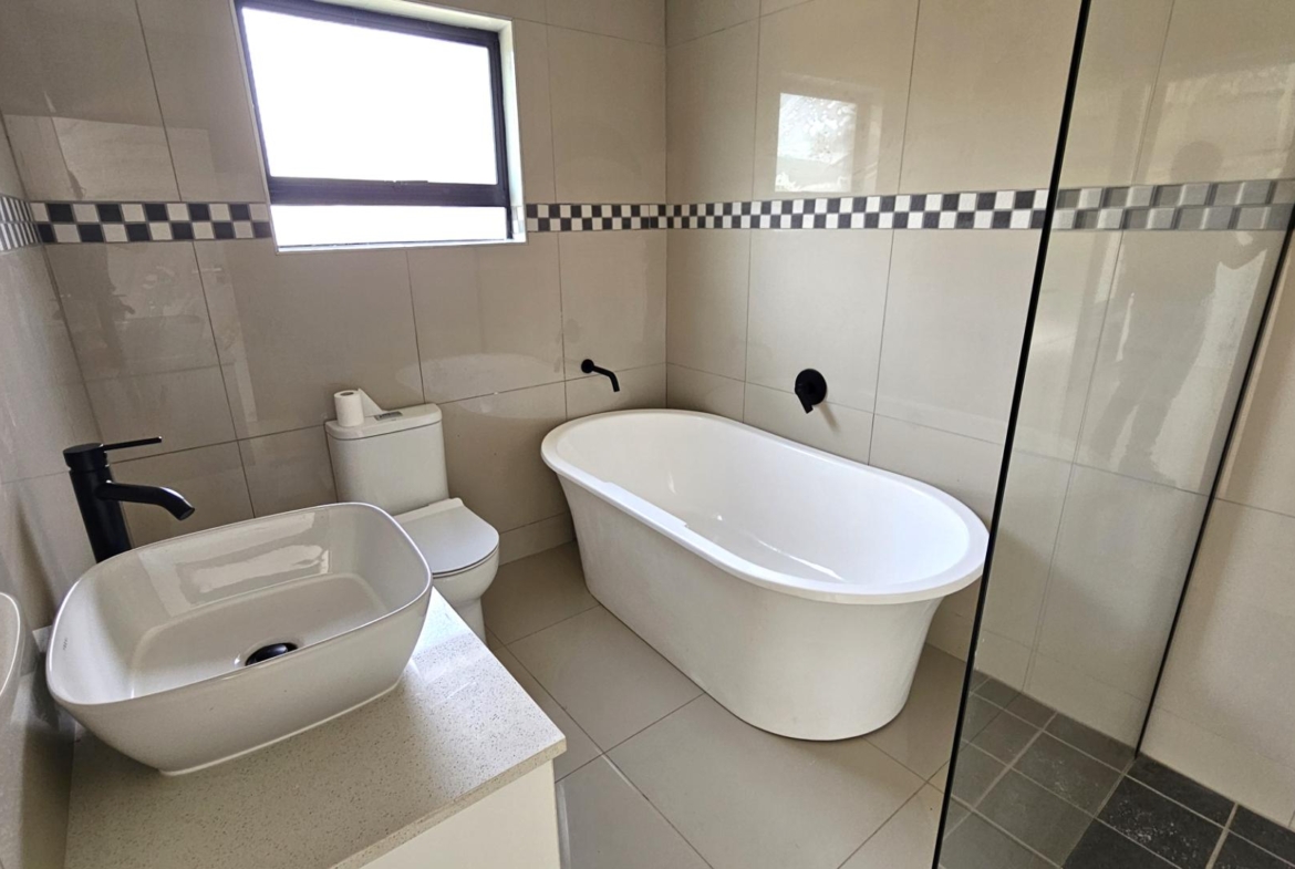 Executive 5 Bedroom House in Melodie Hartbeespoort