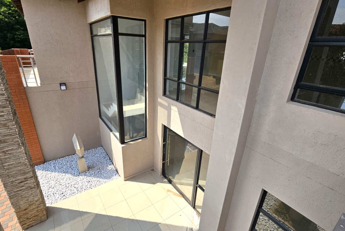 Executive 5 Bedroom House in Melodie Hartbeespoort