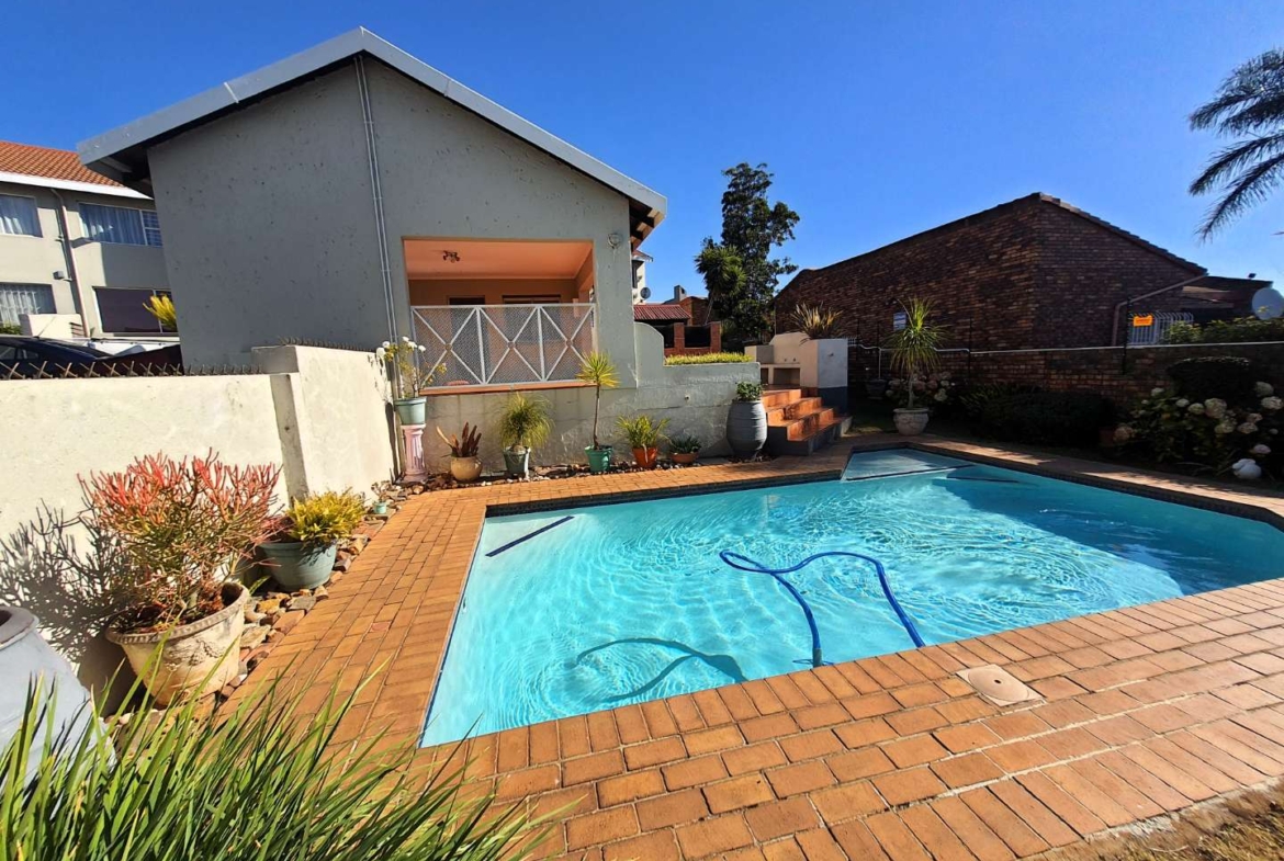 Perfectly positioned 1 Bedroom Apartment