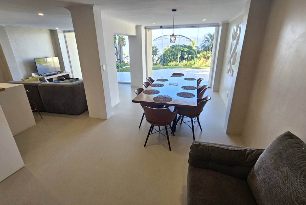4 Bedroom Executive Apartment in Kosmos