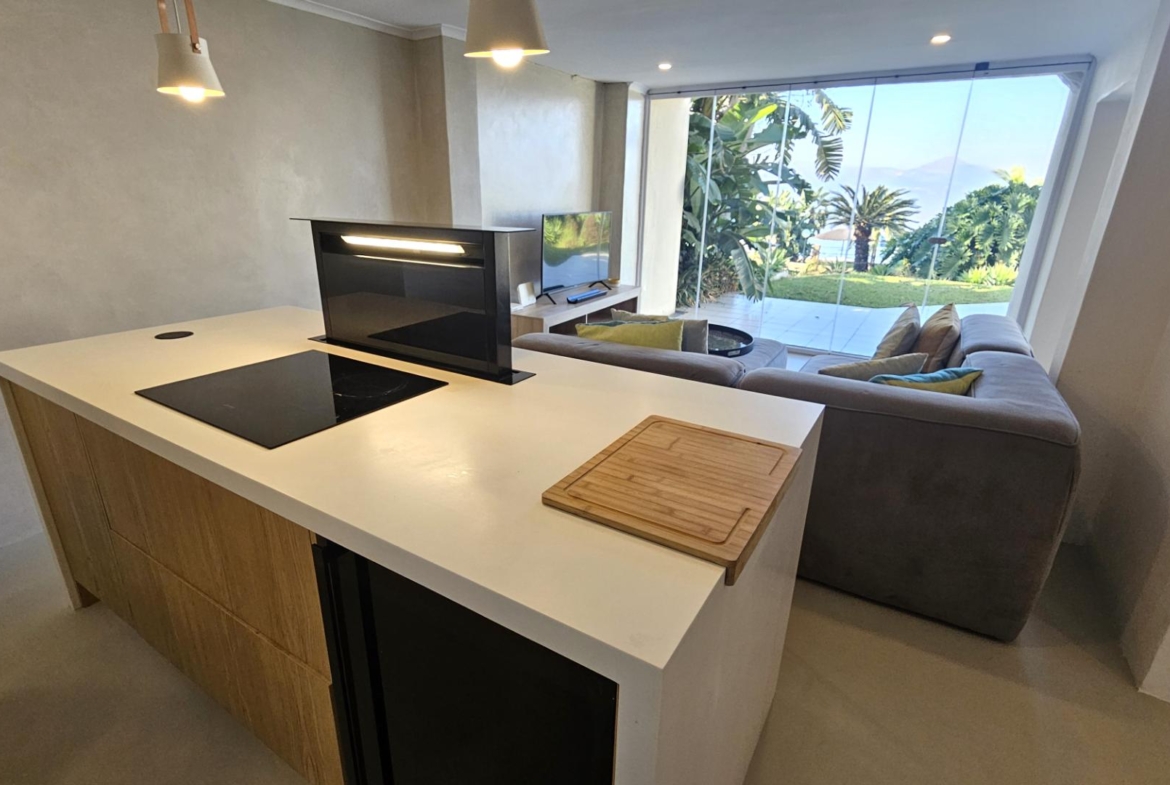 4 Bedroom Executive Apartment in Kosmos