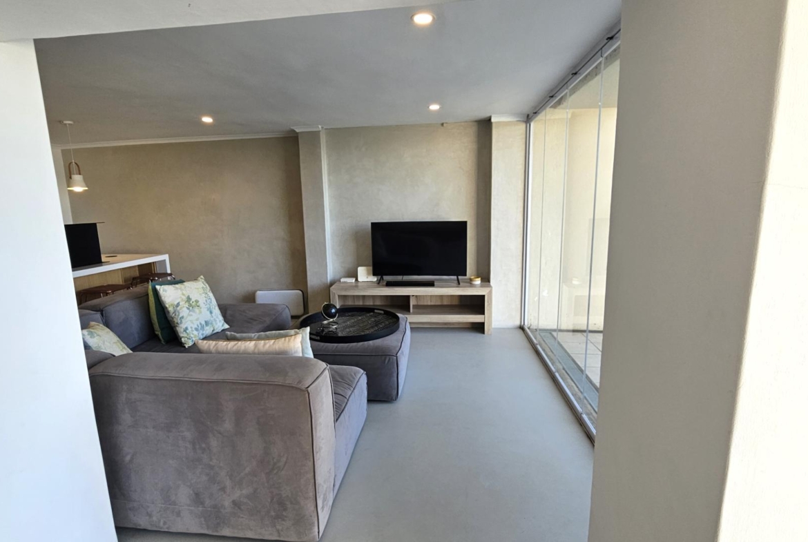4 Bedroom Executive Apartment in Kosmos