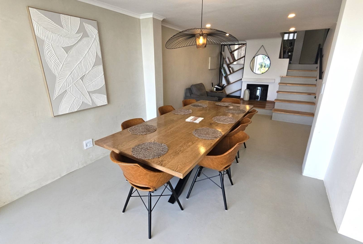 4 Bedroom Executive Apartment in Kosmos