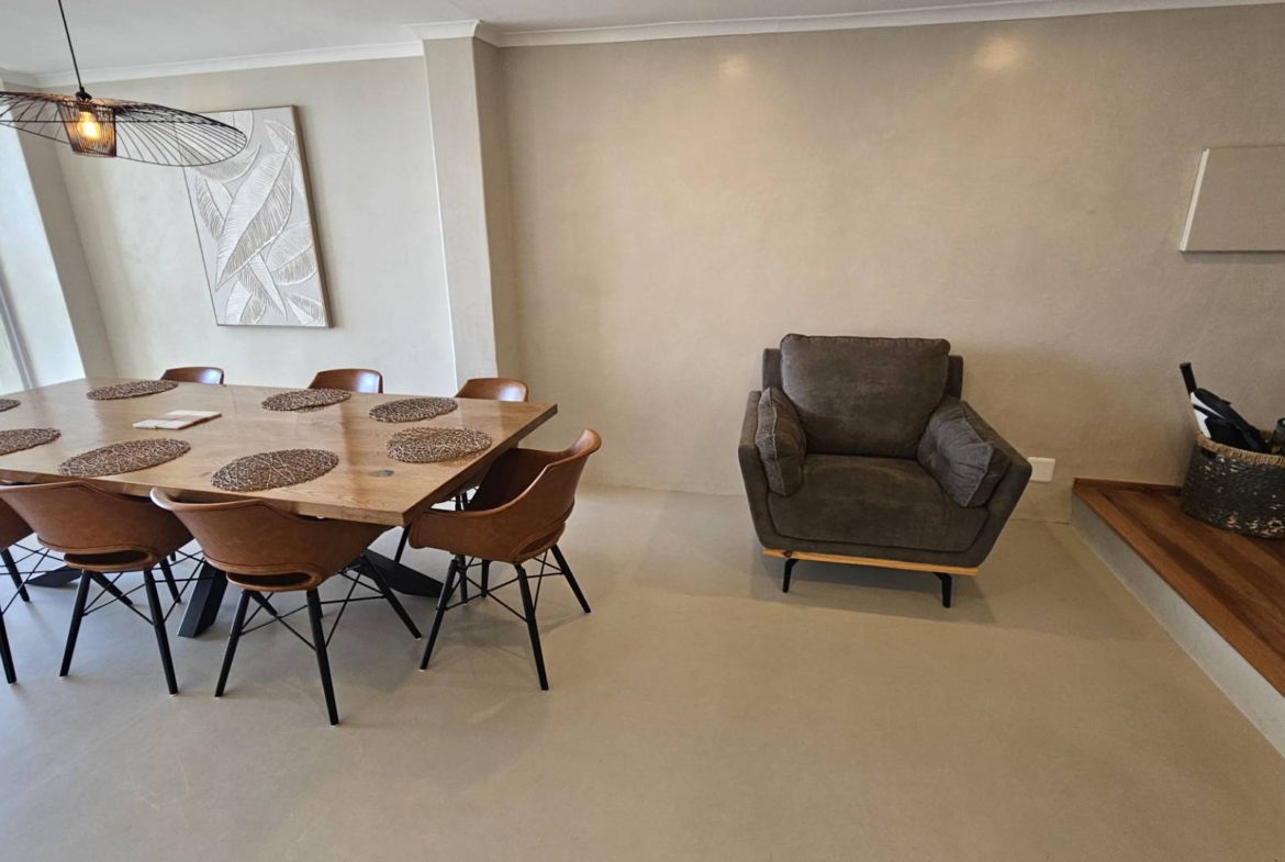 4 Bedroom Executive Apartment in Kosmos
