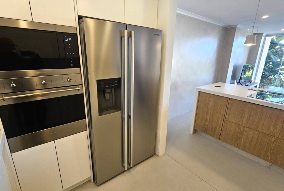 4 Bedroom Executive Apartment in Kosmos