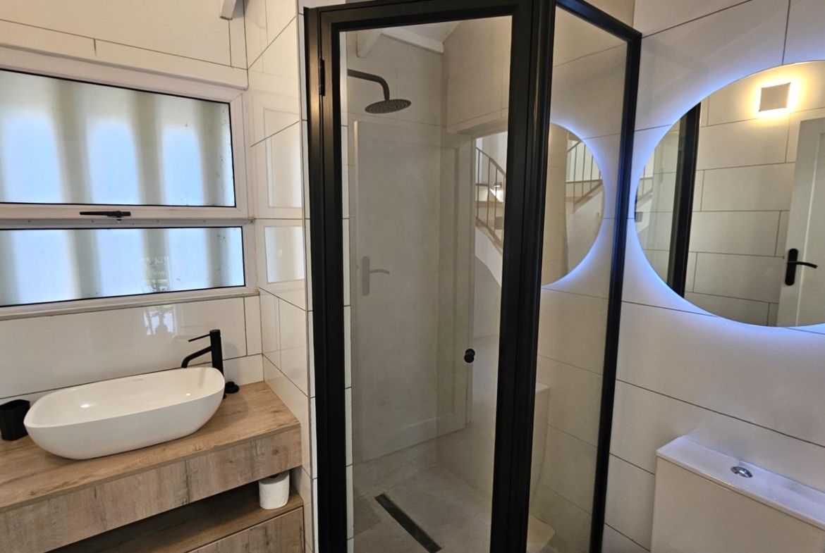 4 Bedroom Executive Apartment in Kosmos