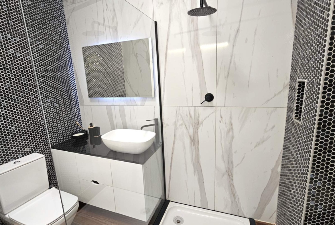 4 Bedroom Executive Apartment in Kosmos