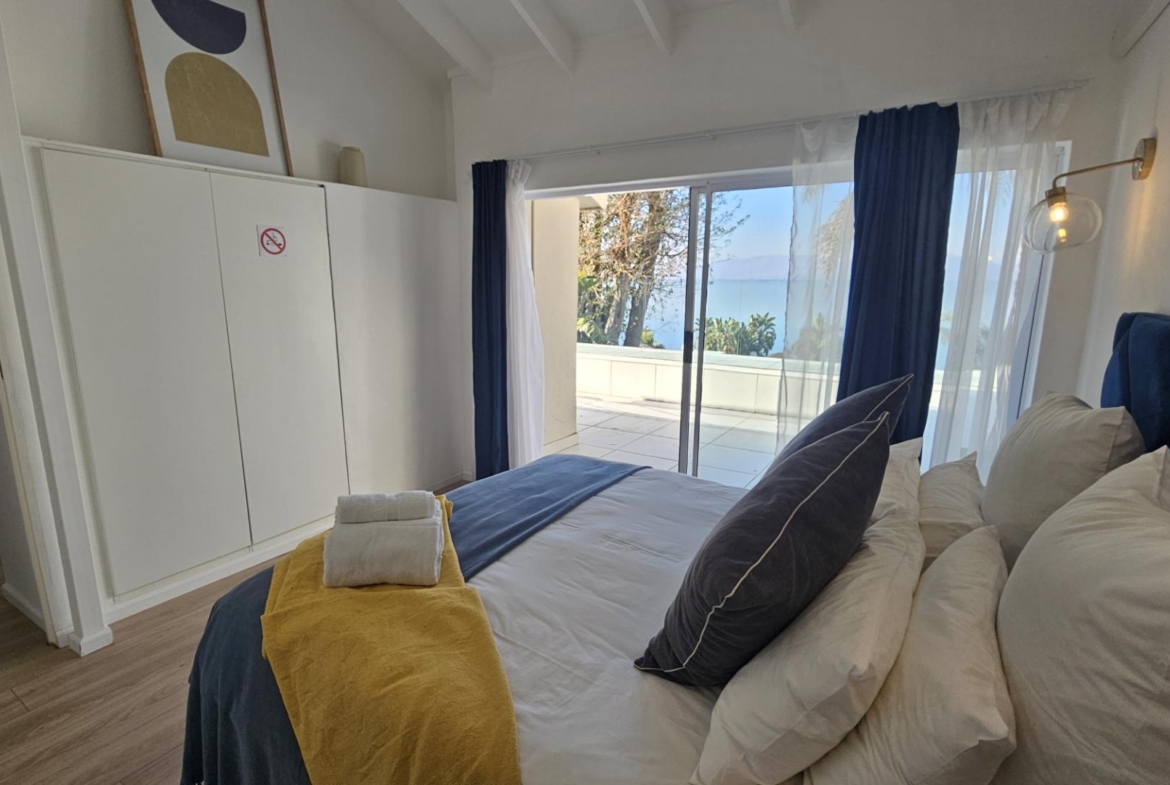 4 Bedroom Executive Apartment in Kosmos