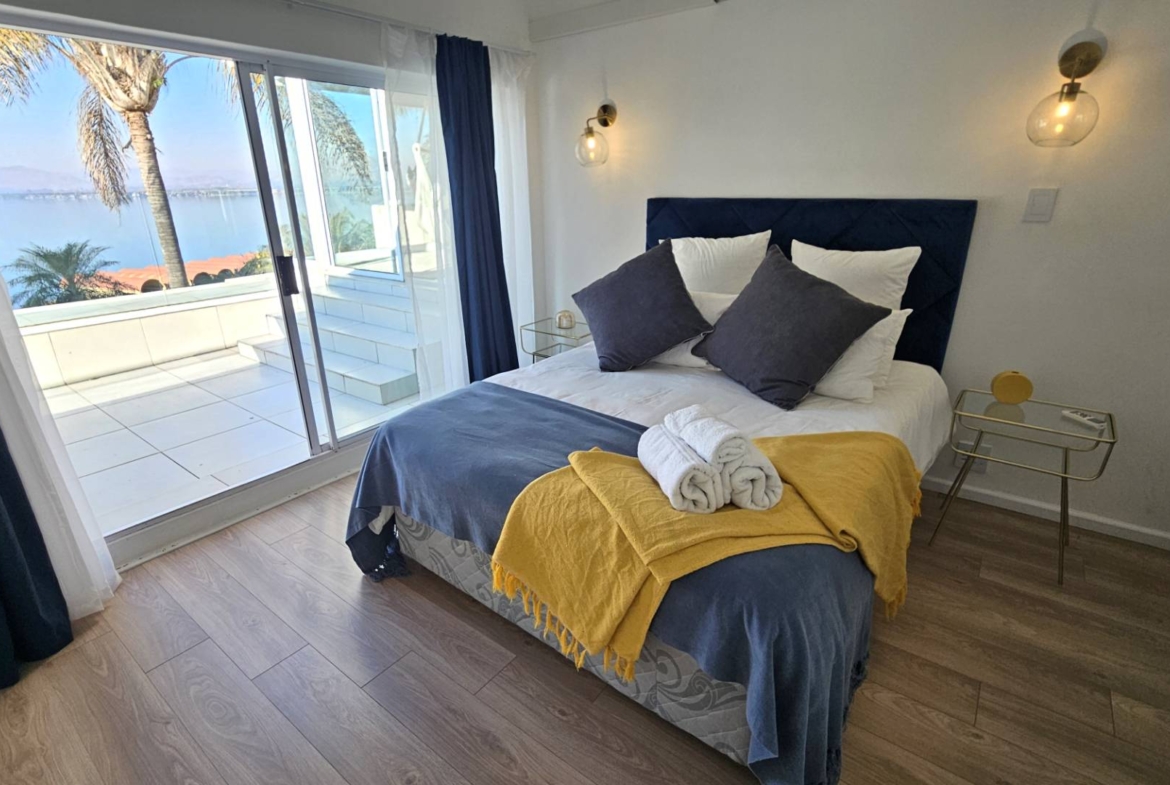 4 Bedroom Executive Apartment in Kosmos