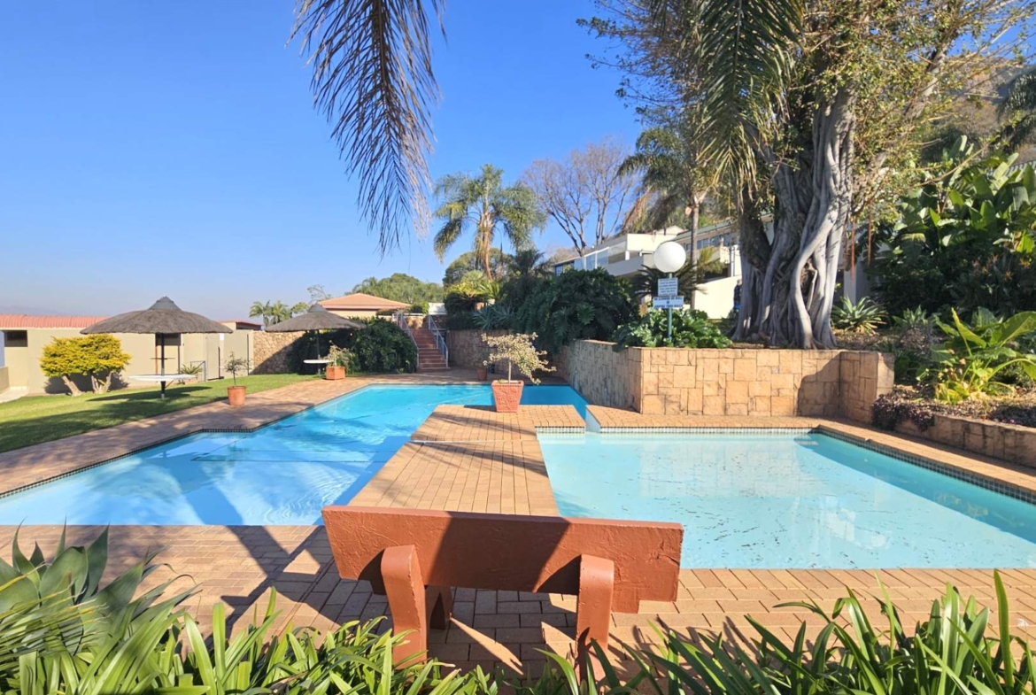 4 Bedroom Executive Apartment in Kosmos