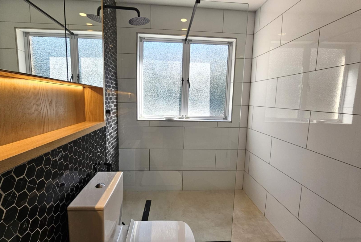 4 Bedroom Executive Apartment in Kosmos