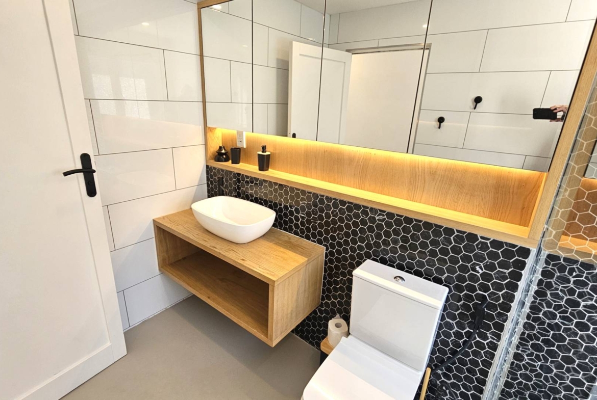 4 Bedroom Executive Apartment in Kosmos
