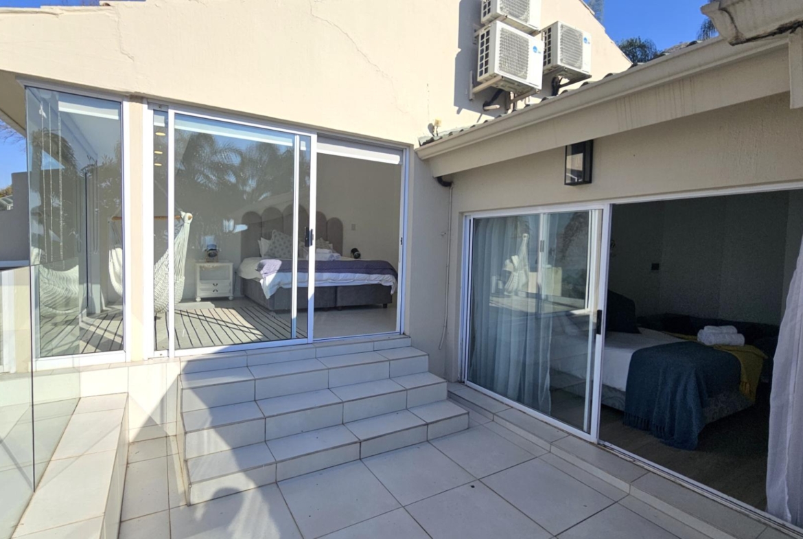 4 Bedroom Executive Apartment in Kosmos