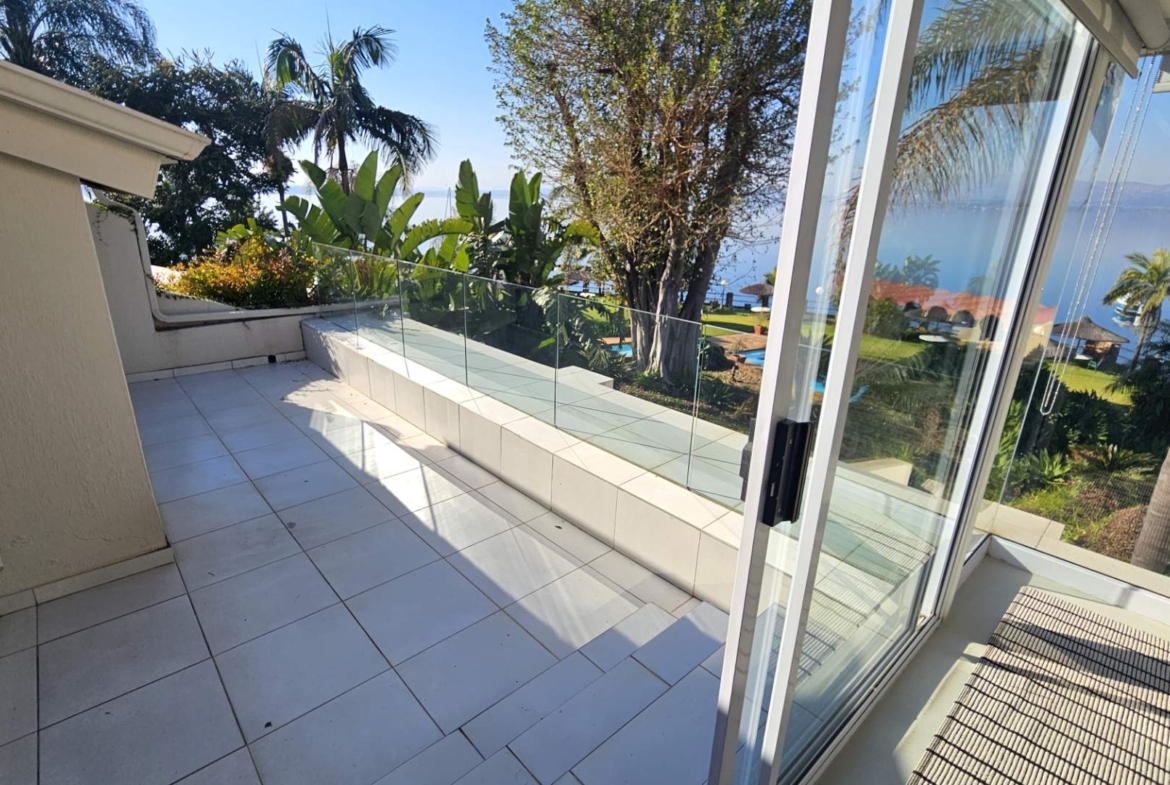 4 Bedroom Executive Apartment in Kosmos