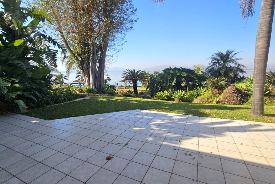 4 Bedroom Executive Apartment in Kosmos