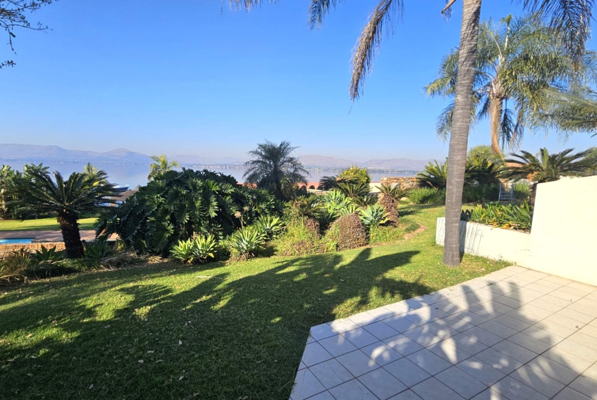 4 Bedroom Executive Apartment in Kosmos