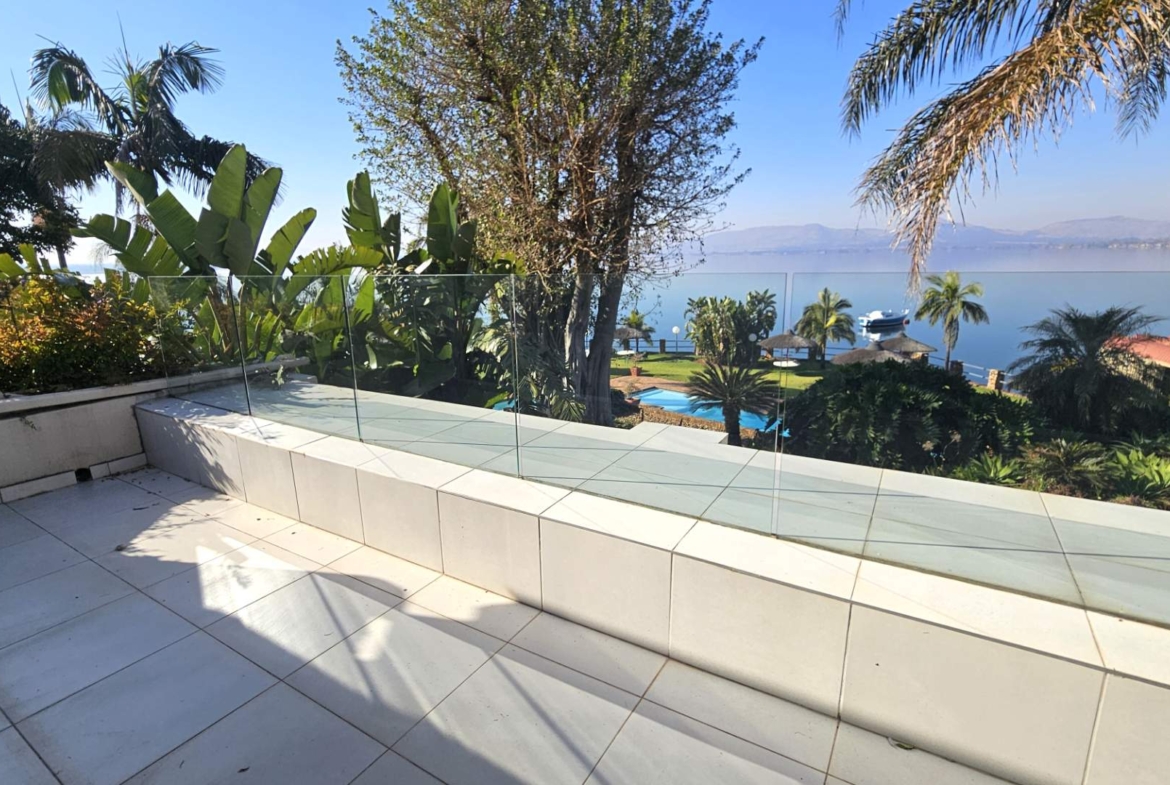4 Bedroom Executive Apartment in Kosmos