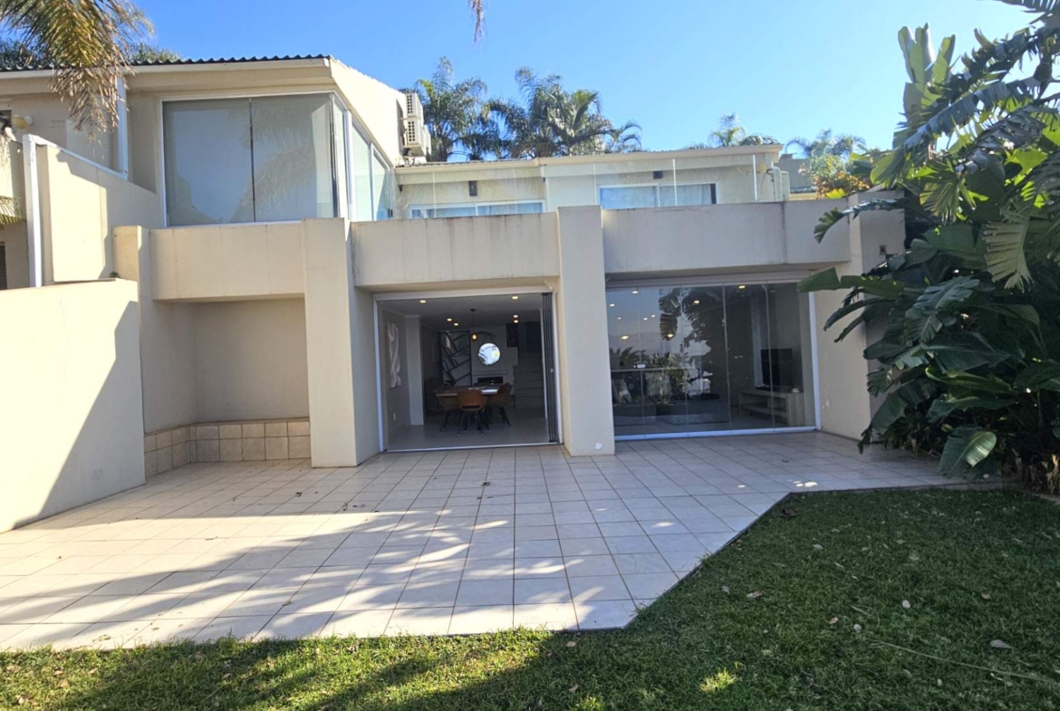4 Bedroom Executive Apartment in Kosmos