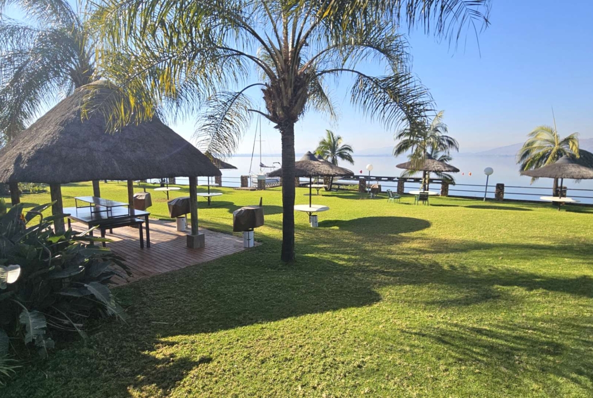 4 Bedroom Executive Apartment in Kosmos