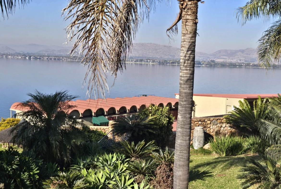 4 Bedroom Executive Apartment in Kosmos