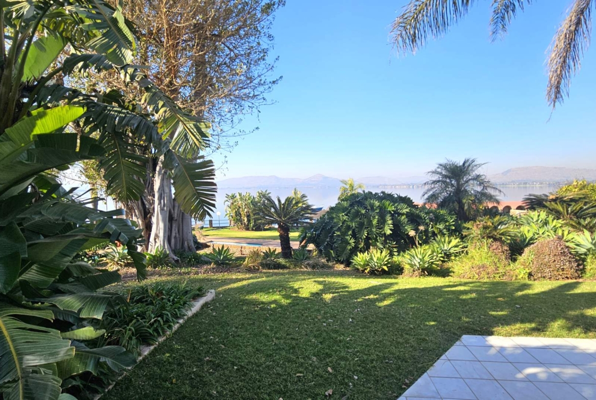 4 Bedroom Executive Apartment in Kosmos