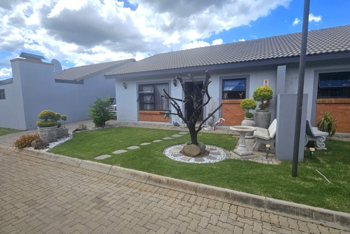 Elegant 2 Bedroom Retirement Home in Hartbeespoort