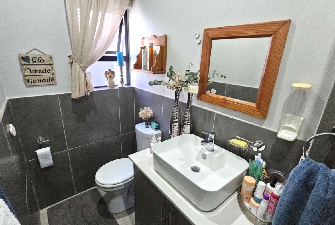 Elegant 2 Bedroom Retirement Home in Hartbeespoort