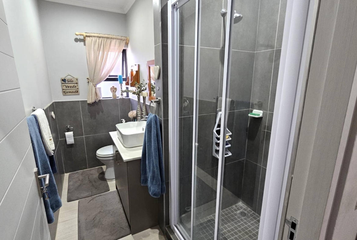 Elegant 2 Bedroom Retirement Home in Hartbeespoort