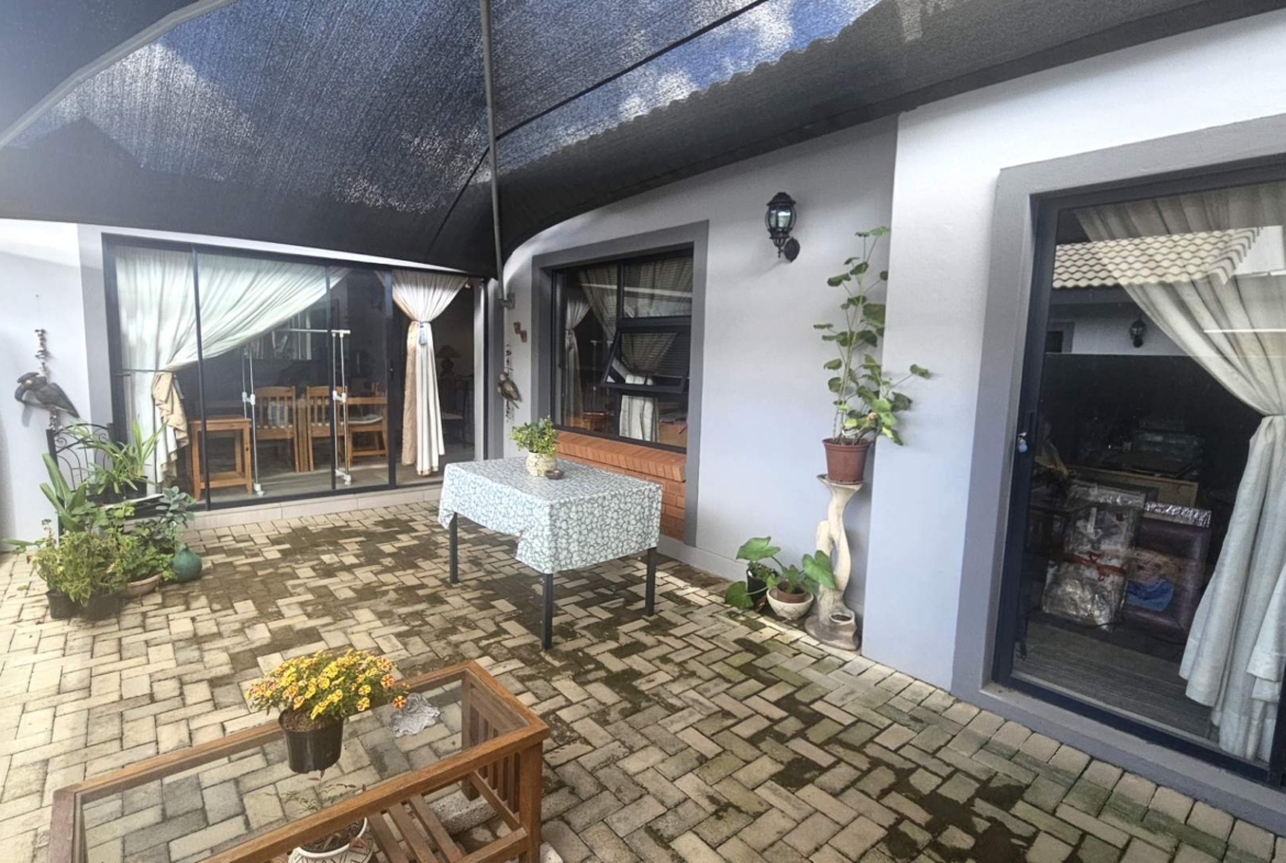 Elegant 2 Bedroom Retirement Home in Hartbeespoort