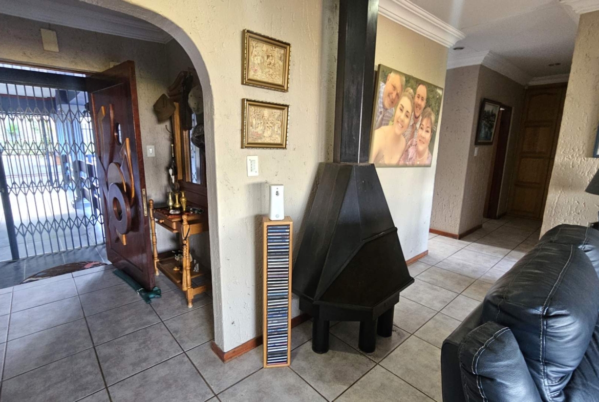 5 Bedroom Entertainers Dream Home in Schoemansville