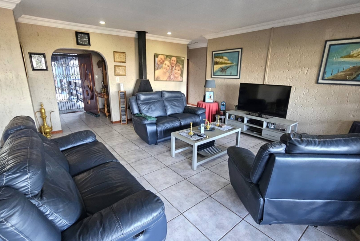 5 Bedroom Entertainers Dream Home in Schoemansville