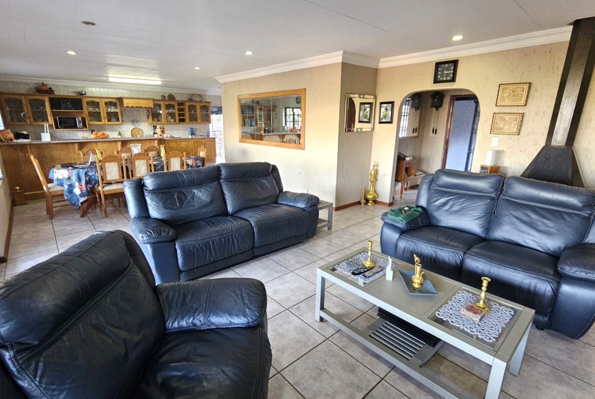 5 Bedroom Entertainers Dream Home in Schoemansville