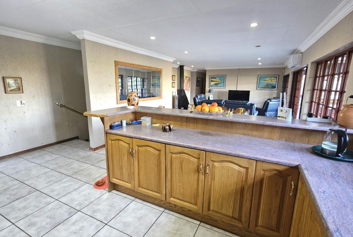 5 Bedroom Entertainers Dream Home in Schoemansville