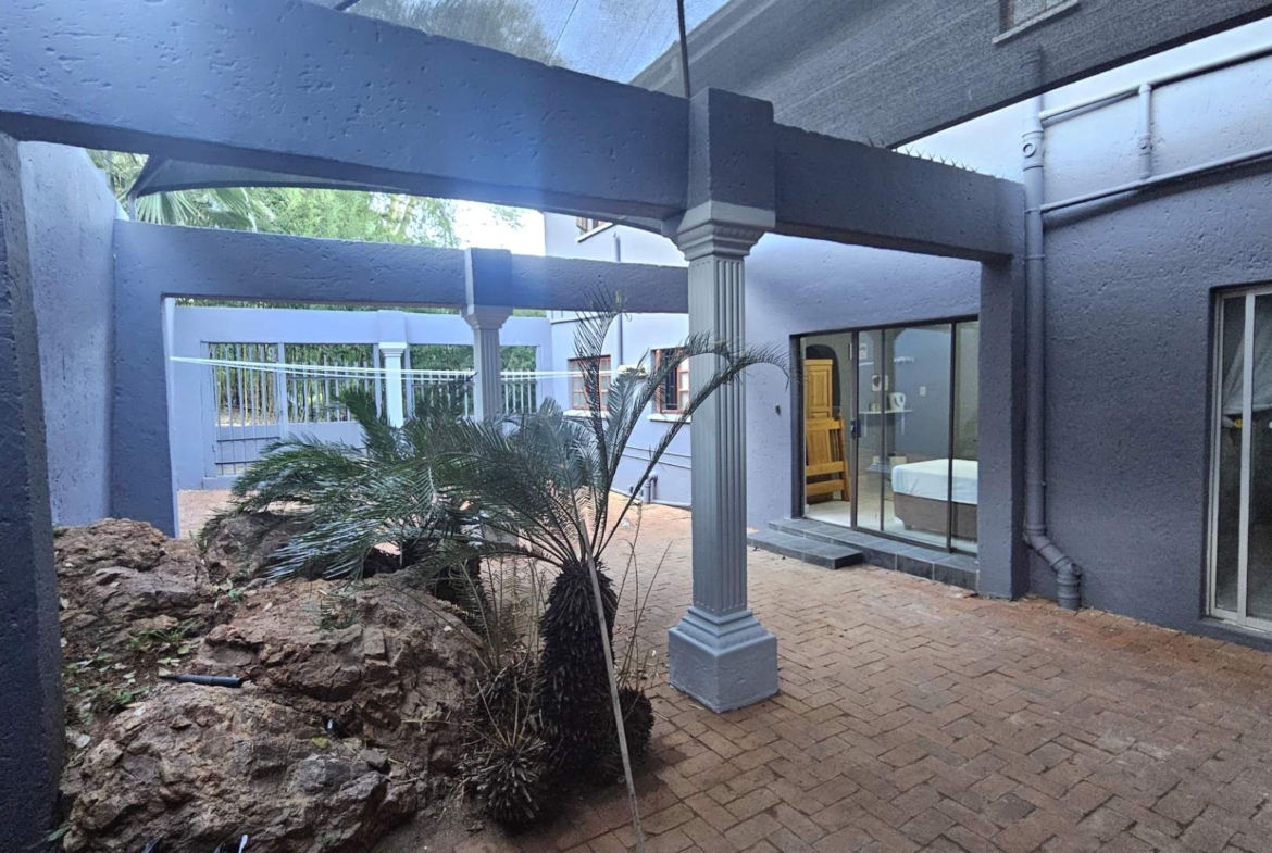 5 Bedroom Entertainers Dream Home in Schoemansville