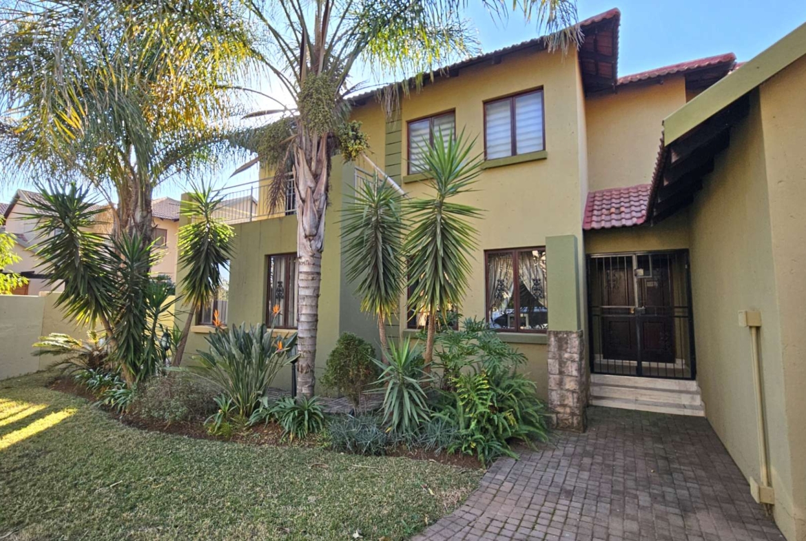 4 Bedroom Family Home With Pool In Melodie Hartbeespoort