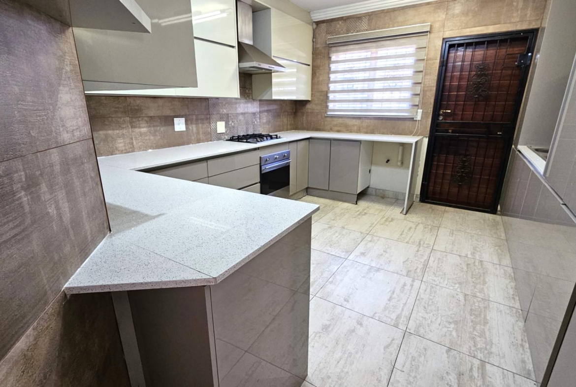 4 Bedroom Family Home With Pool In Melodie Hartbeespoort