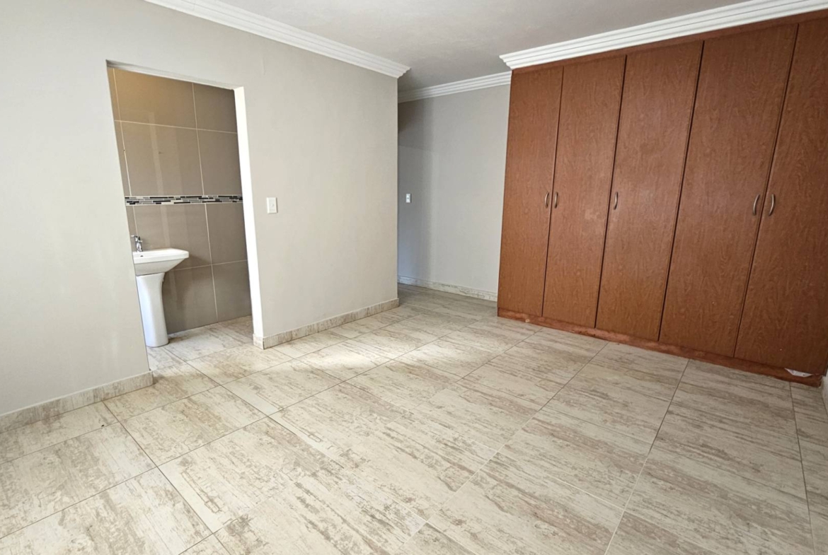 4 Bedroom Family Home With Pool In Melodie Hartbeespoort