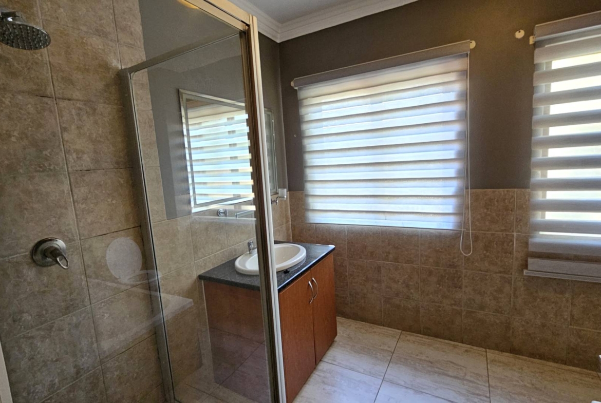 4 Bedroom Family Home With Pool In Melodie Hartbeespoort