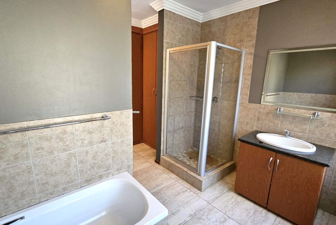 4 Bedroom Family Home With Pool In Melodie Hartbeespoort