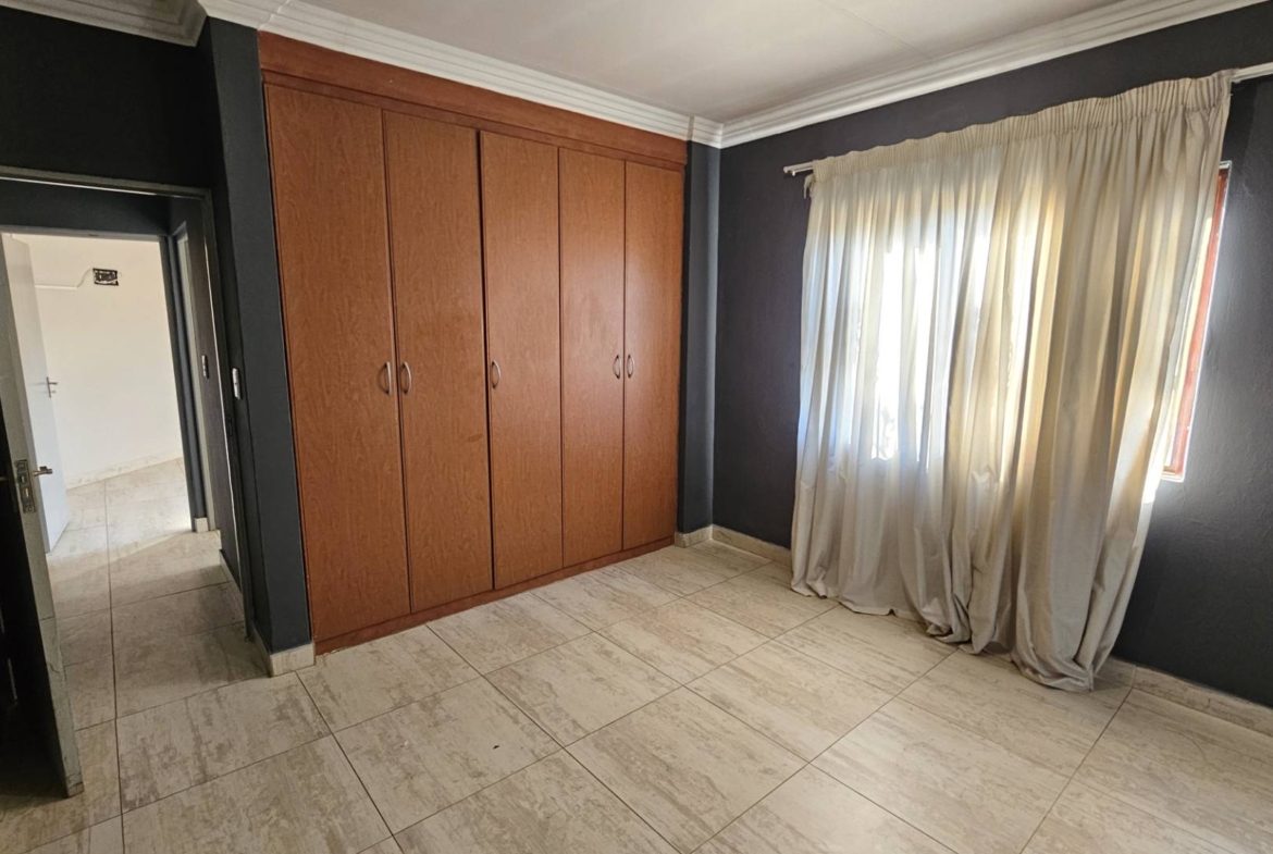 4 Bedroom Family Home With Pool In Melodie Hartbeespoort