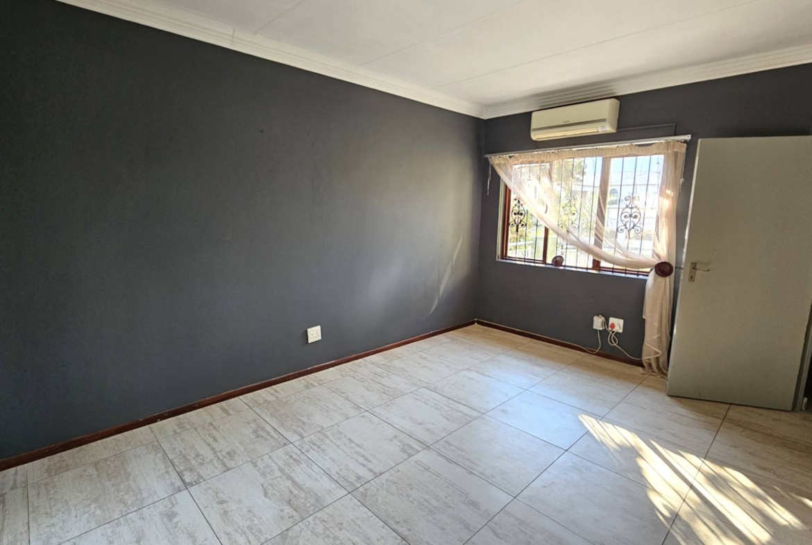 4 Bedroom Family Home With Pool In Melodie Hartbeespoort