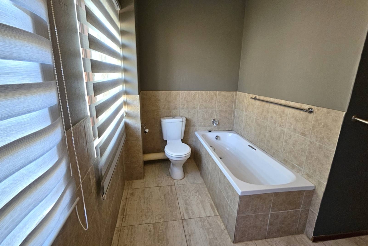 4 Bedroom Family Home With Pool In Melodie Hartbeespoort
