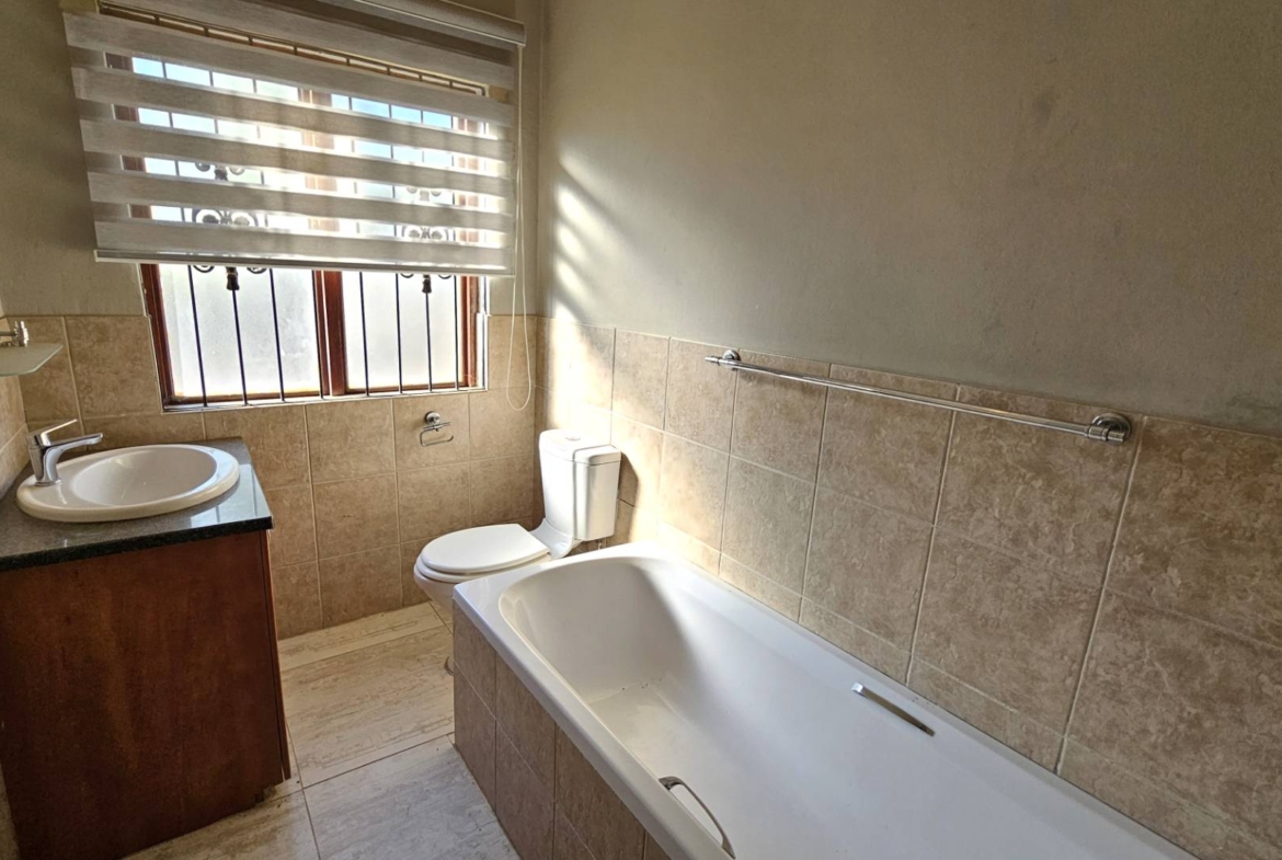 4 Bedroom Family Home With Pool In Melodie Hartbeespoort