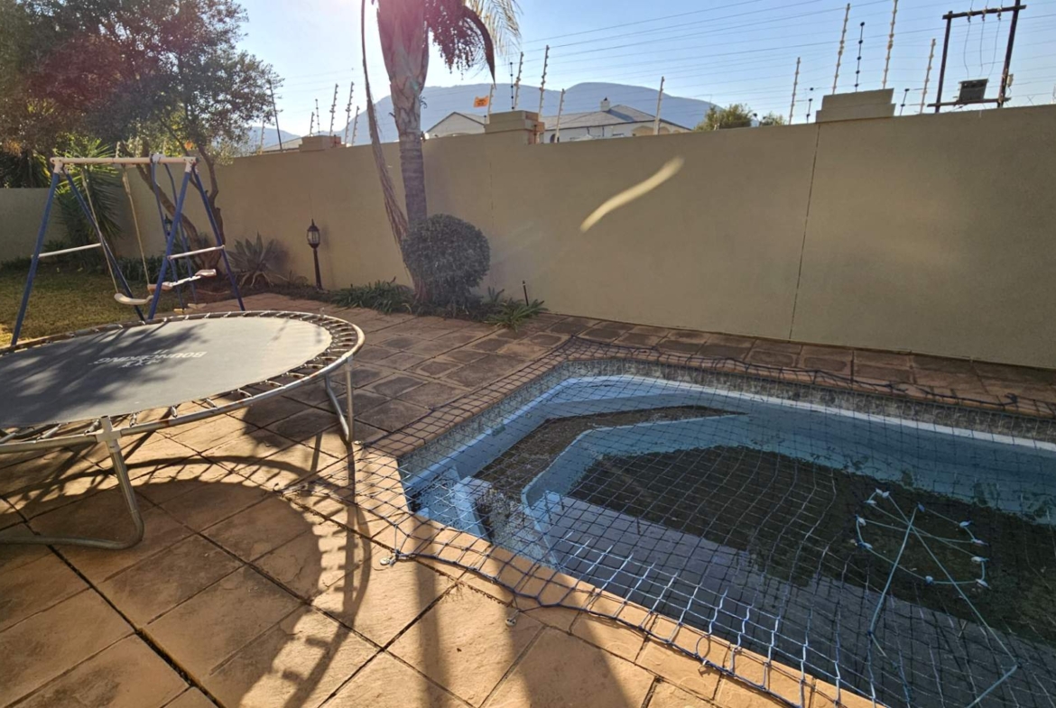 4 Bedroom Family Home With Pool In Melodie Hartbeespoort