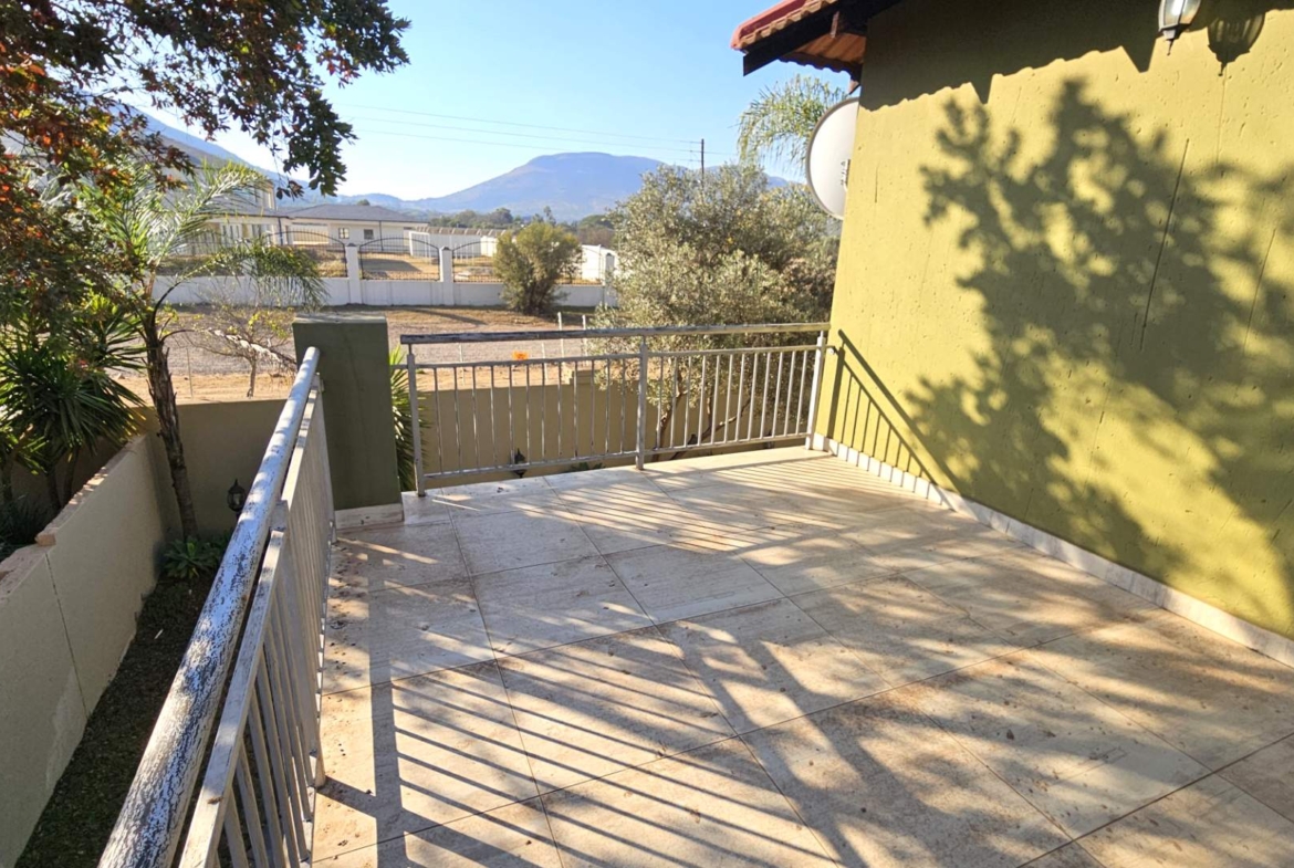 4 Bedroom Family Home With Pool In Melodie Hartbeespoort