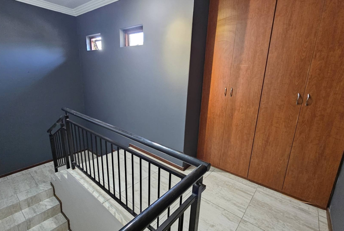 4 Bedroom Family Home With Pool In Melodie Hartbeespoort
