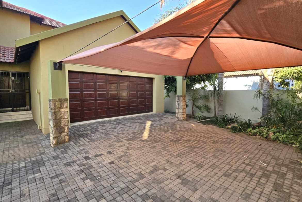 4 Bedroom Family Home With Pool In Melodie Hartbeespoort