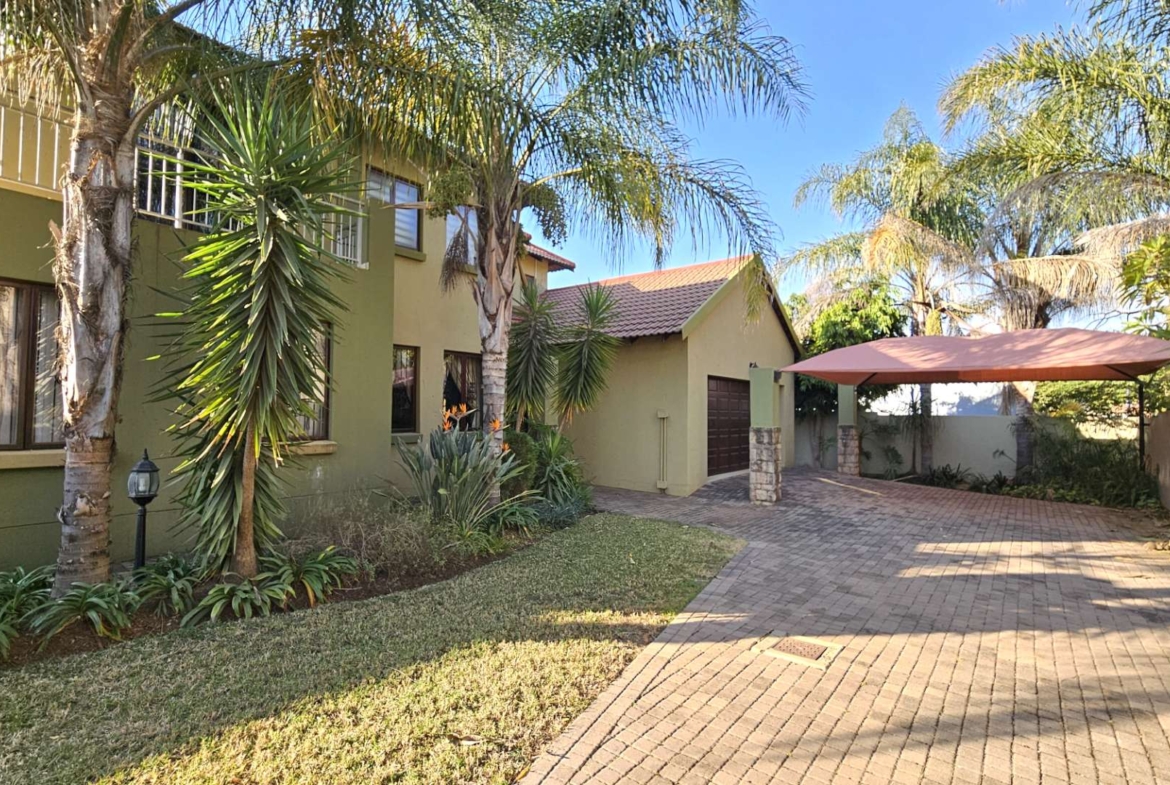 4 Bedroom Family Home With Pool In Melodie Hartbeespoort